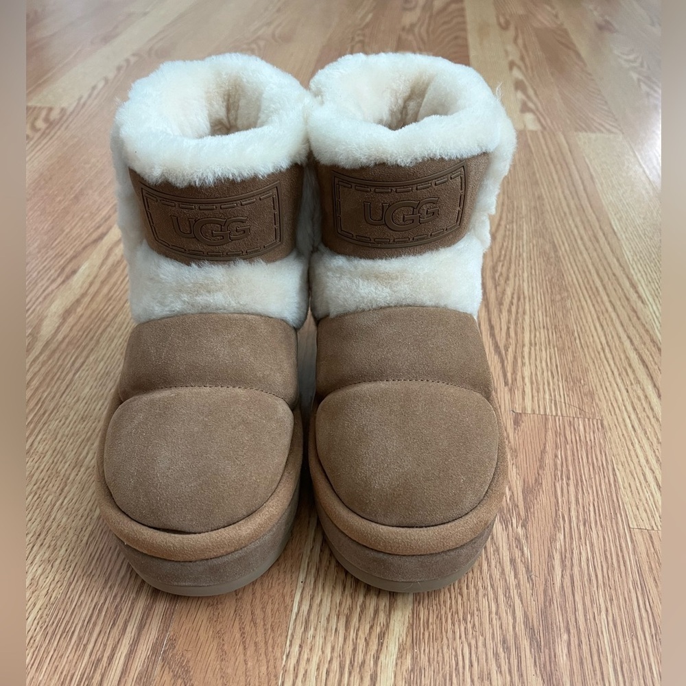 UGG Classic Chillapeak Genuine Shearling
Trimmed Boot Size 8 NWOT - Picture 3 of 15